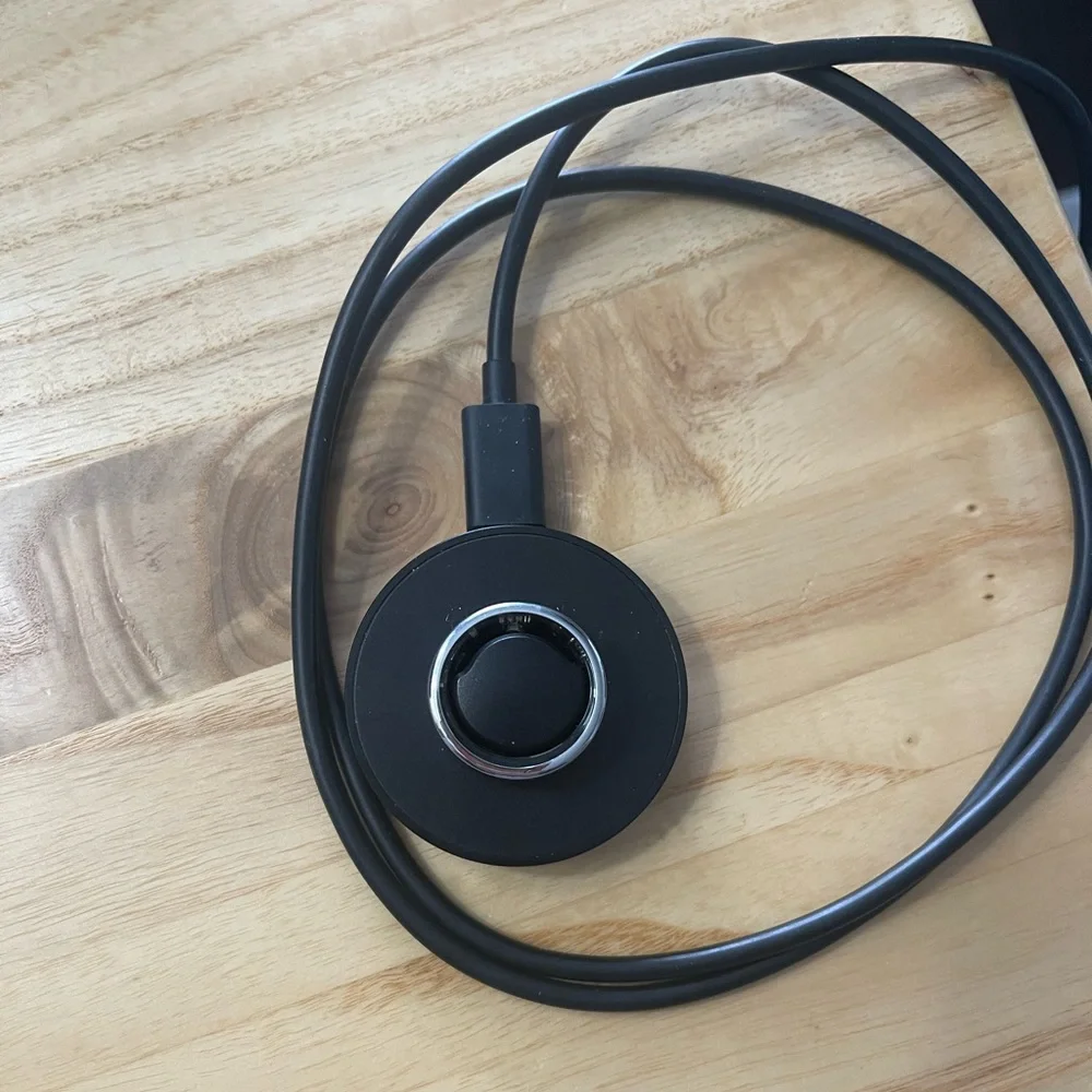 Oura Ring, Gen 3, size 8 - Picture 2 of 11